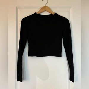 Black long sleeve crop top